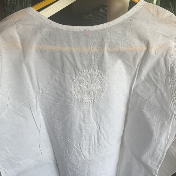 Size L. white chicankari kurta. lightweight and elegant. - Picture 4 of 6